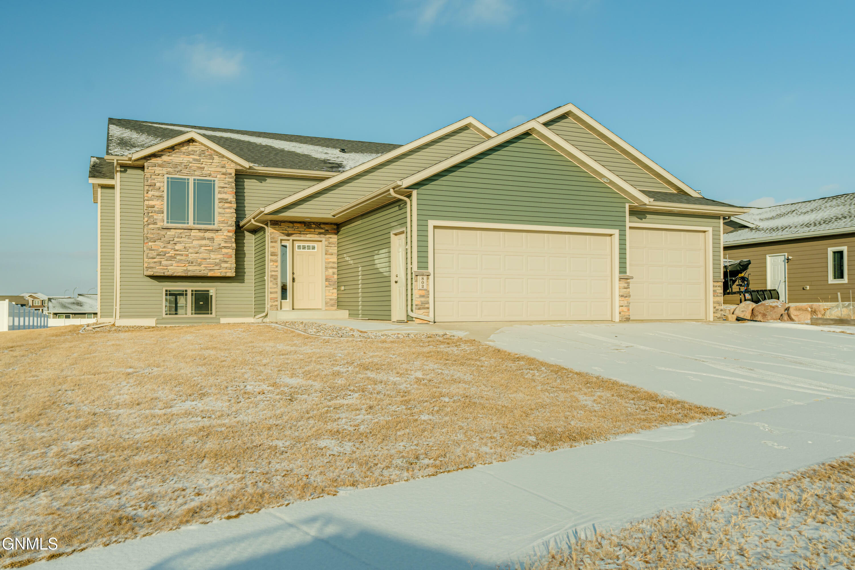 Property Photo:  802 Cobblestone Loop SW  ND 58554 