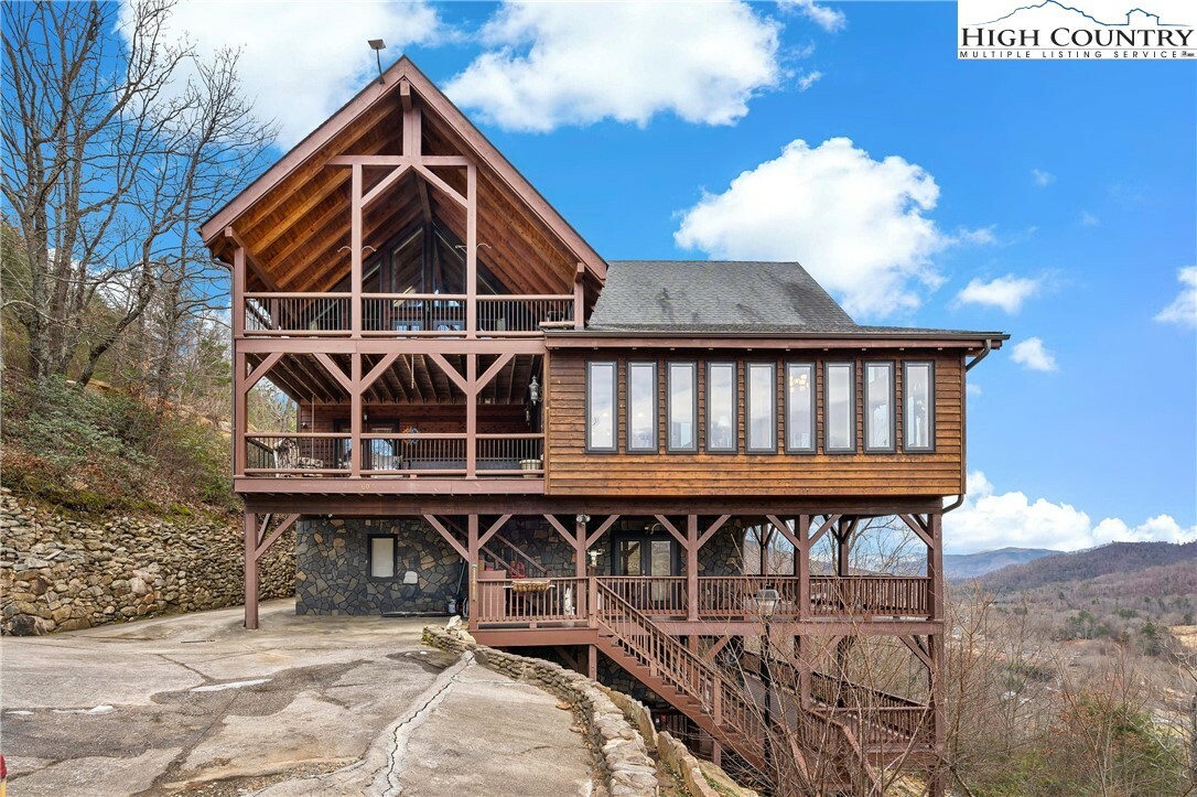 Property Photo: 60 E Valley View Drive NC 28752