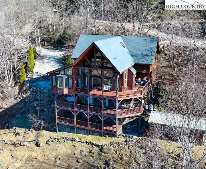 Property Photo: 60 E Valley View Drive NC 28752