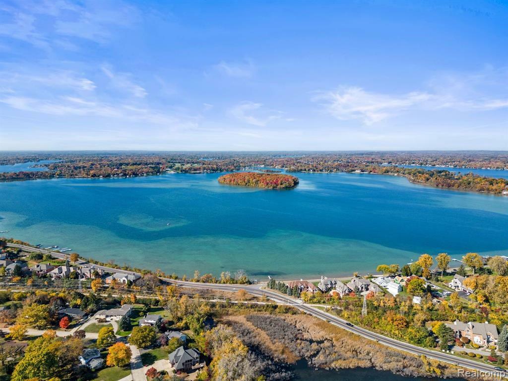 Property Photo: 3856 Vista Lane MI 48323 1678