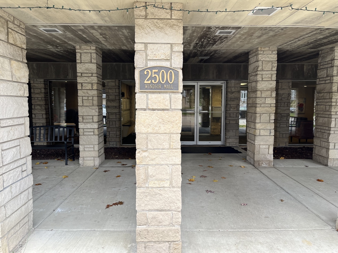 Property Photo:  2500 Windsor Mall 1N  IL 60068 