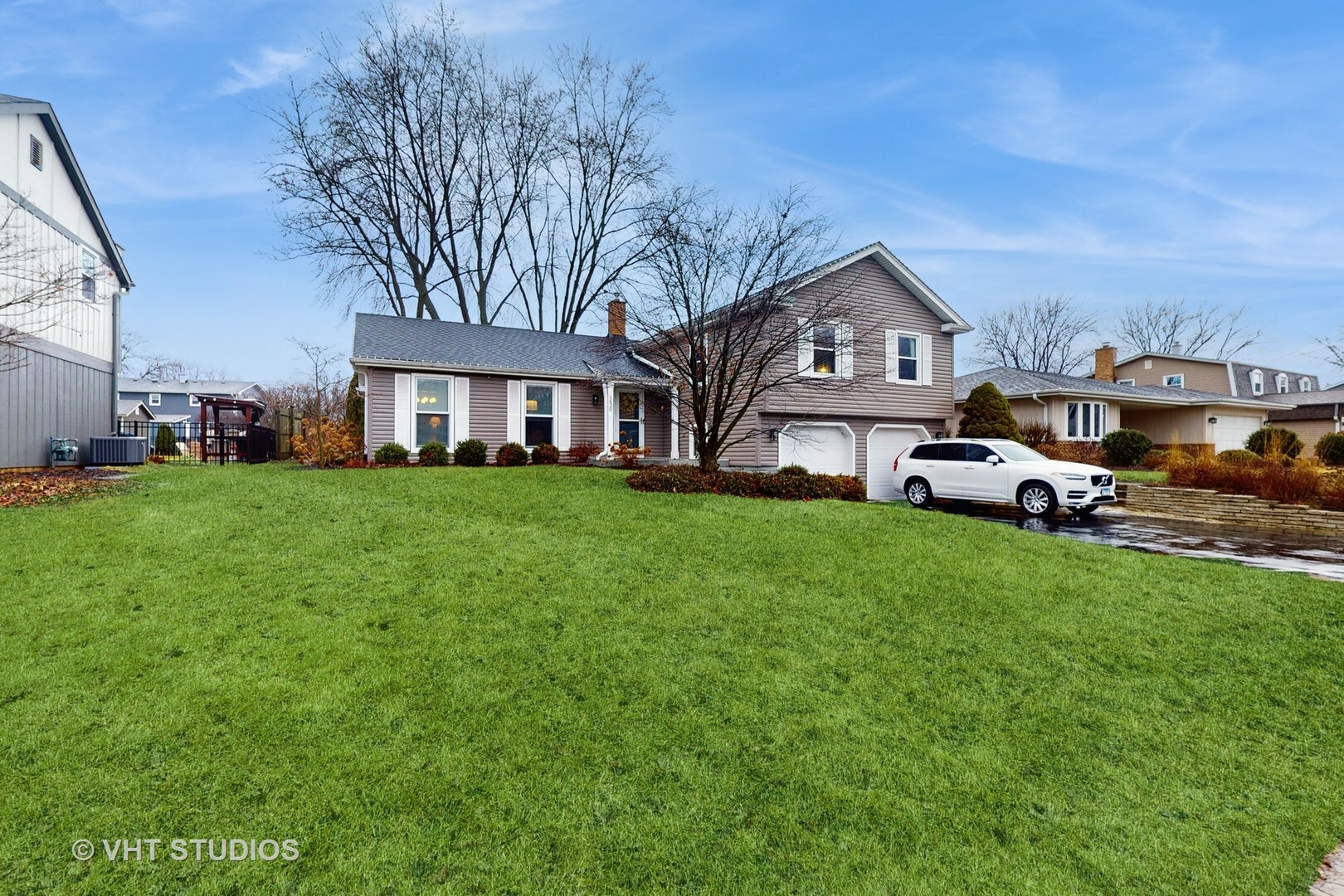 Property Photo:  1620 Orth Drive  IL 60189 