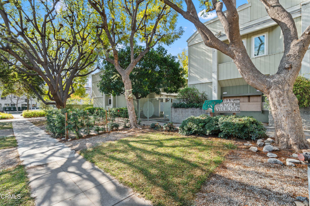 Property Photo:  137 N Oak Knoll Avenue 21  CA 91101 