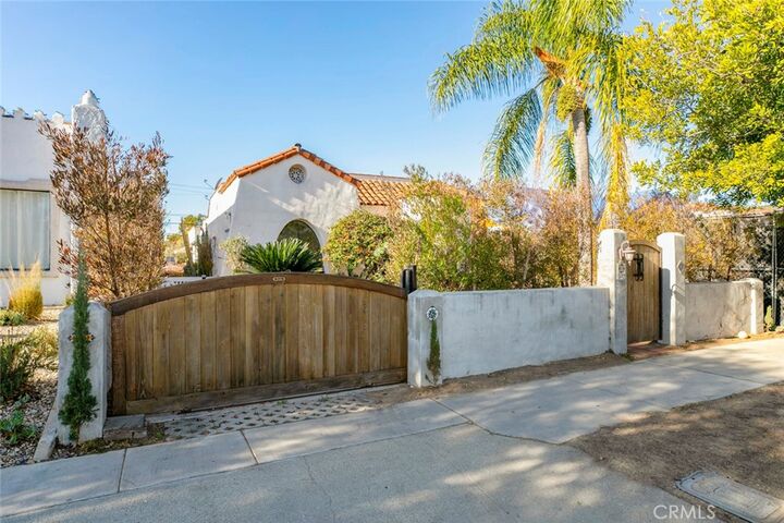 Property Photo:  3652 Brunswick Avenue  CA 90039 