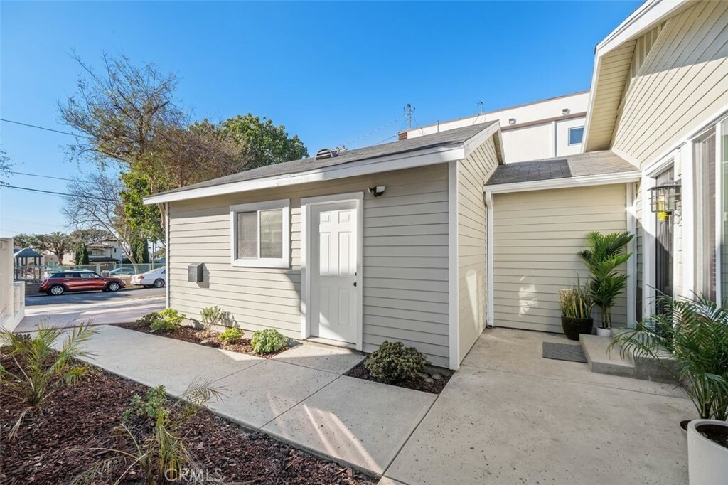 Property Photo:  710 Vincent Park  CA 90277 