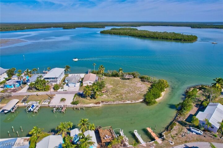 Property Photo:  103 Bayshore Way  FL 34140 
