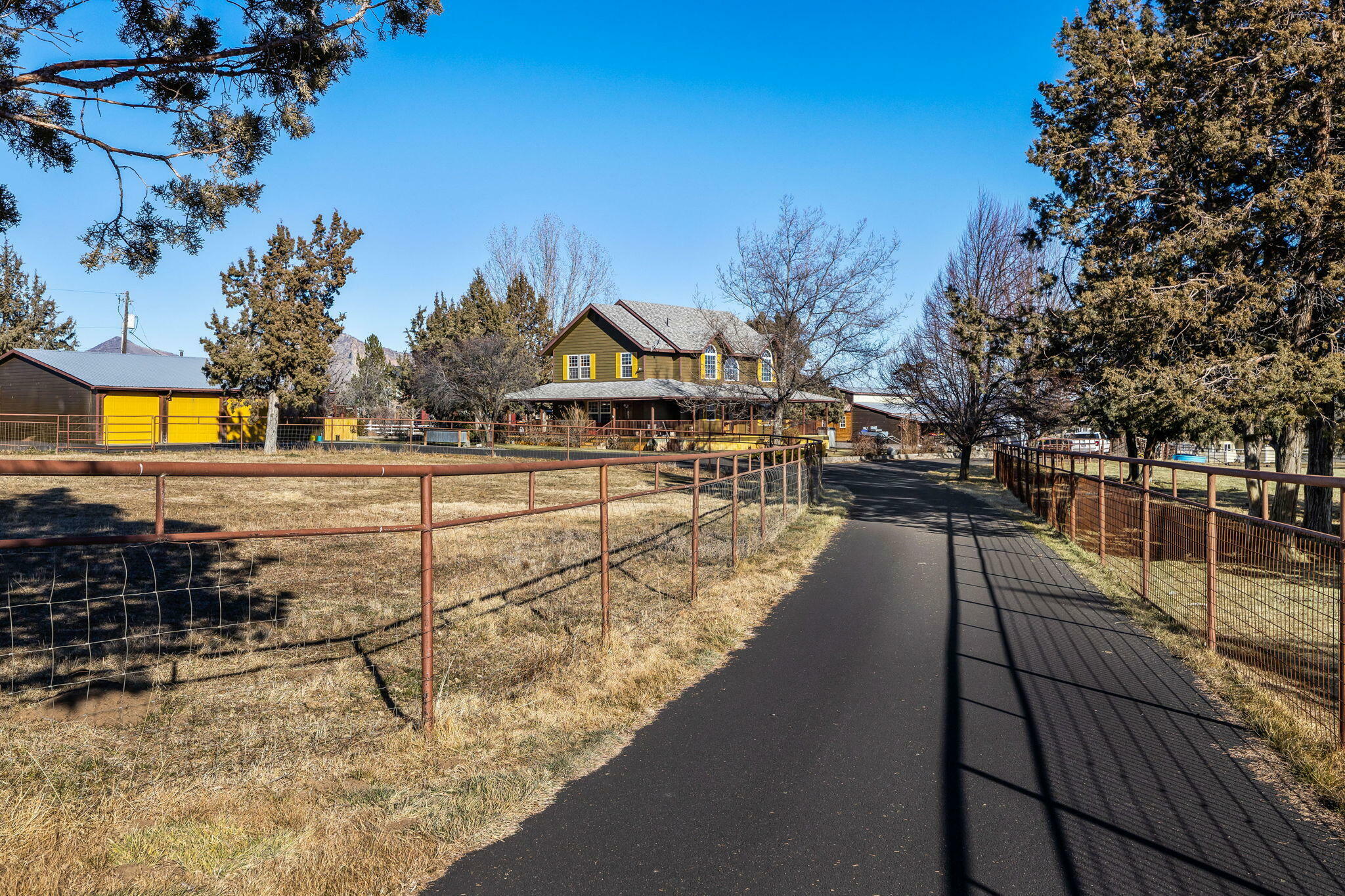 Property Photo: 6300 NE 5th Street OR 97756