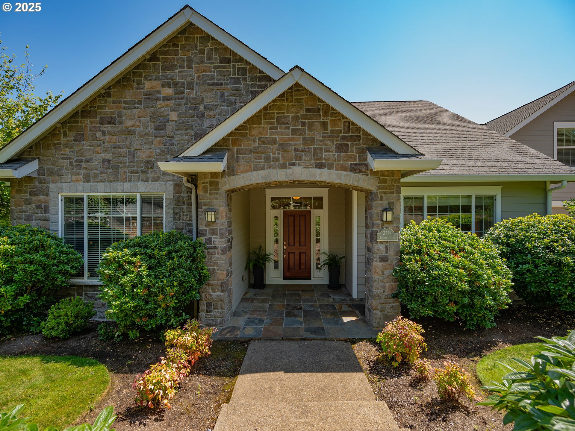 Property Photo: 3229 Blacktail Dr OR 97405