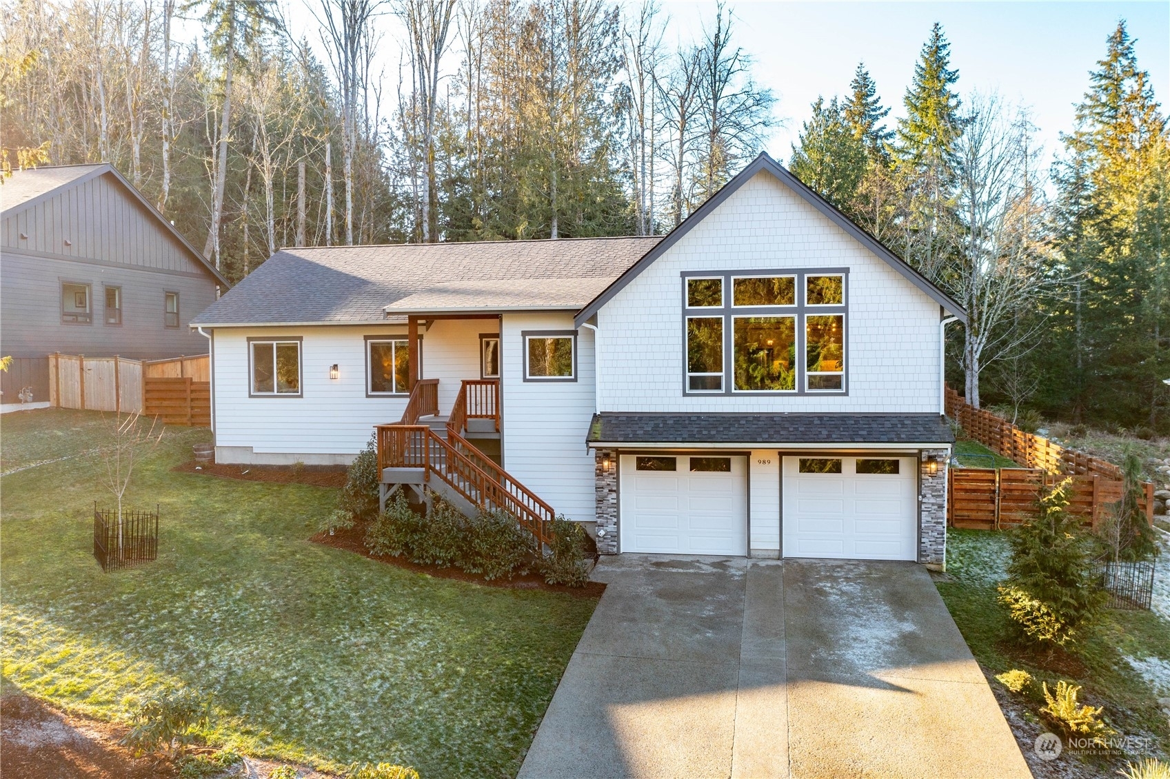 Property Photo:  989  Lakewood Lane  WA 98229 