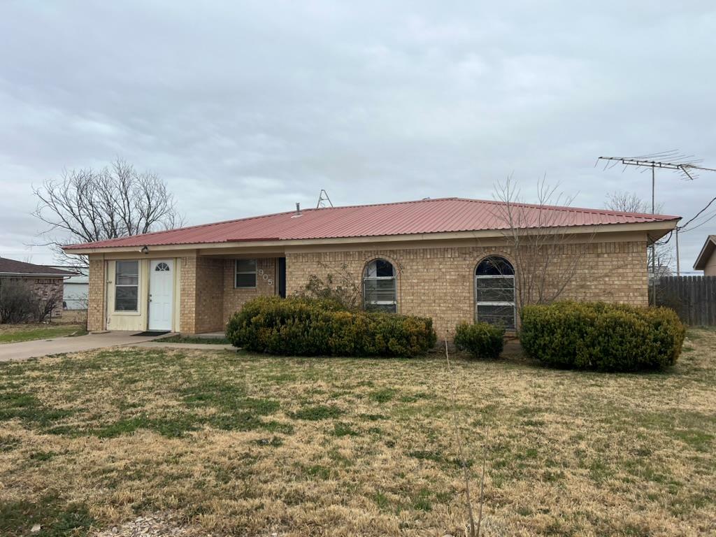 Property Photo:  905 Ave D  TX 76821 