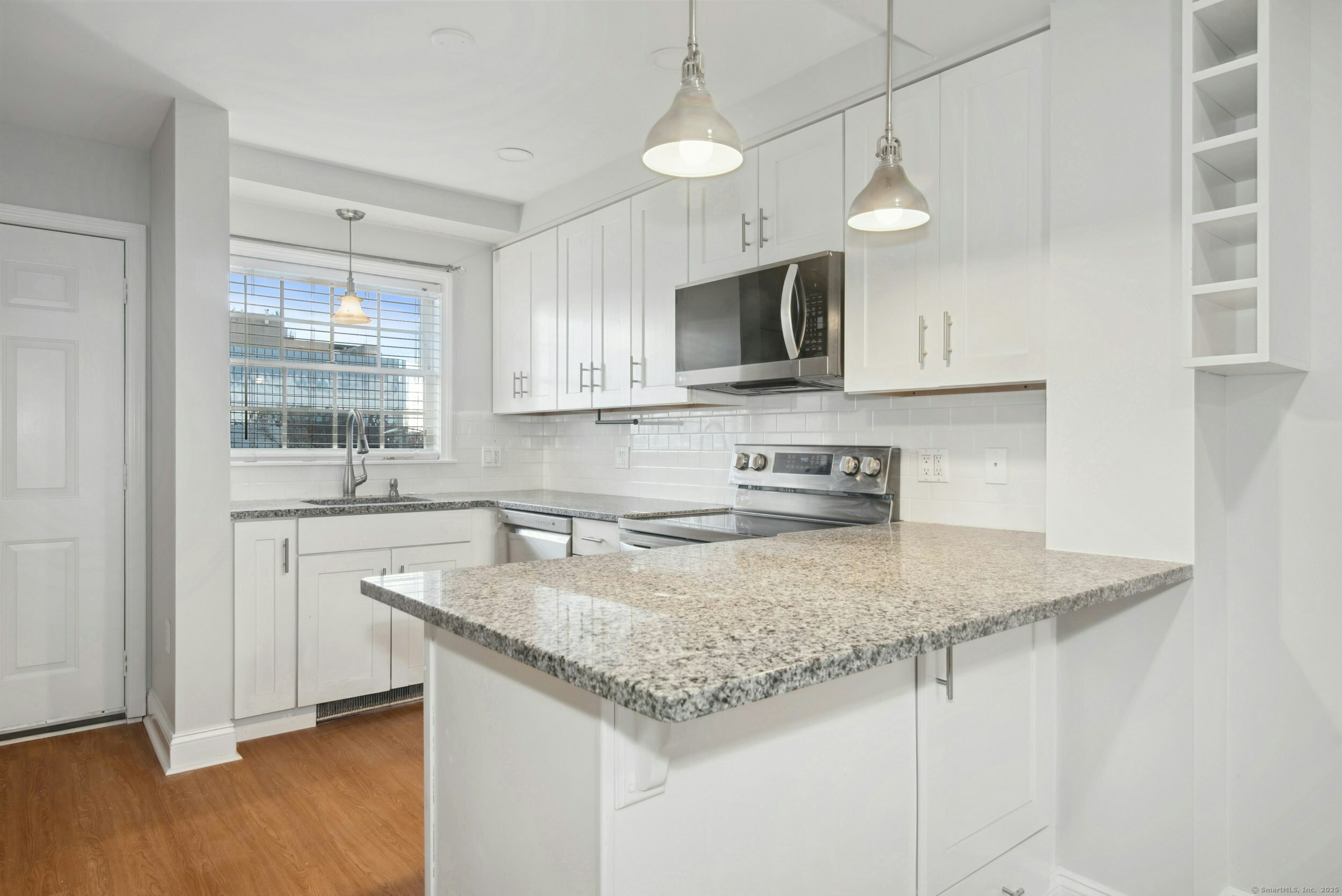 Property Photo:  256 Washington Boulevard Apt 10  CT 06902 