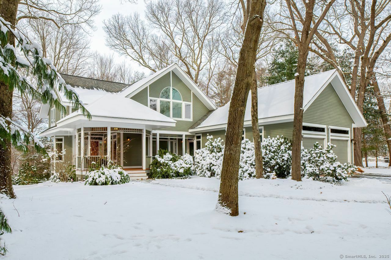 Property Photo:  18 Chestnut Lane  CT 06492 