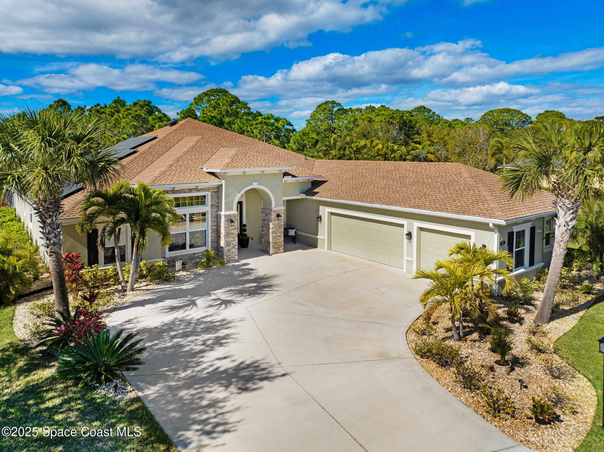 Property Photo: 3859 Gardenwood Circle FL 32949