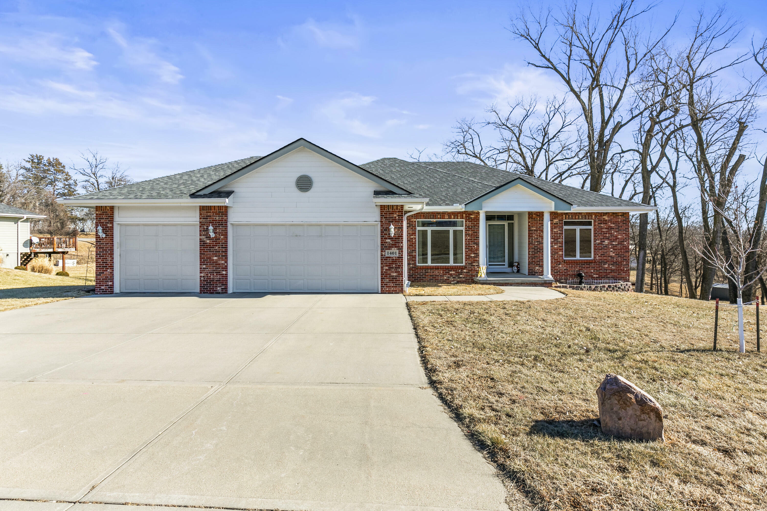 Property Photo:  1401 Gateway Drive  IA 51534-6356 