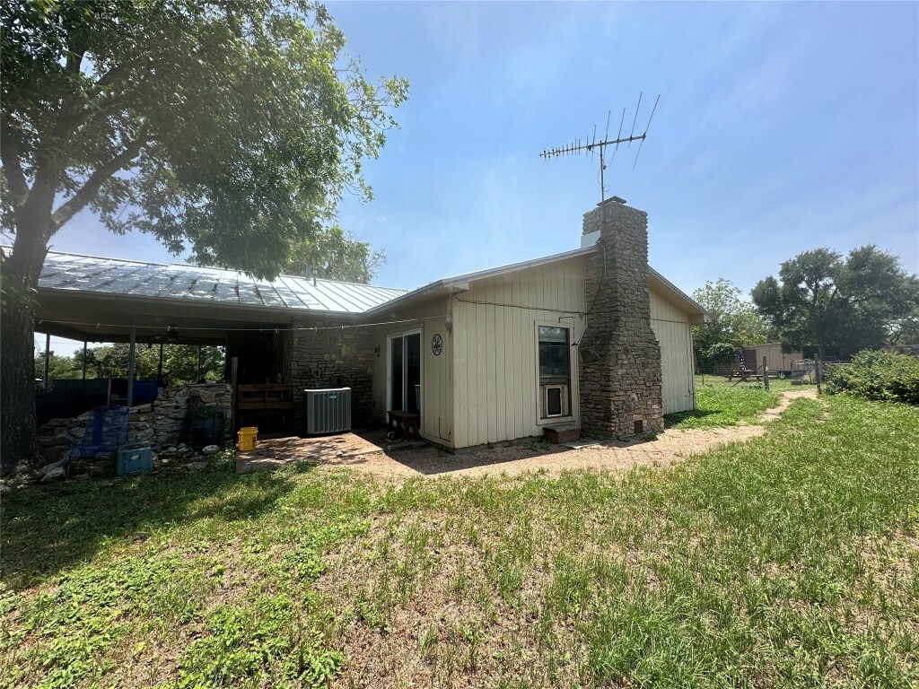 Property Photo:  912 Park Road 4 S  TX 78611 