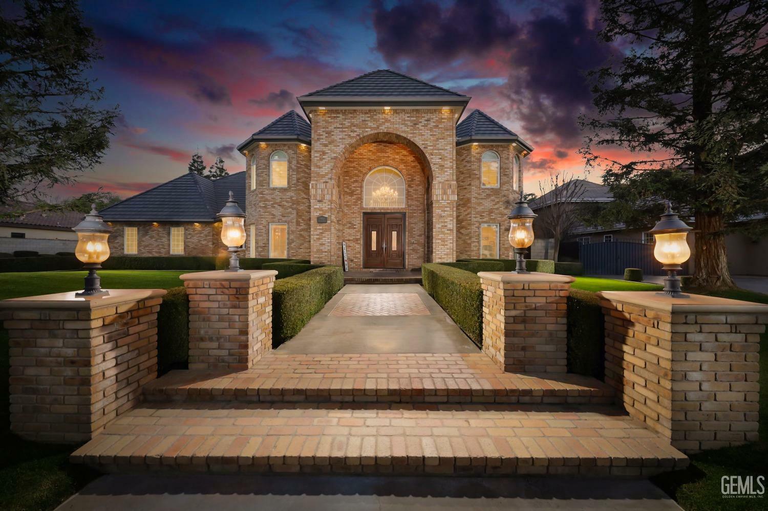 7933 Scarlet Maple Court  Bakersfield CA 93308 photo