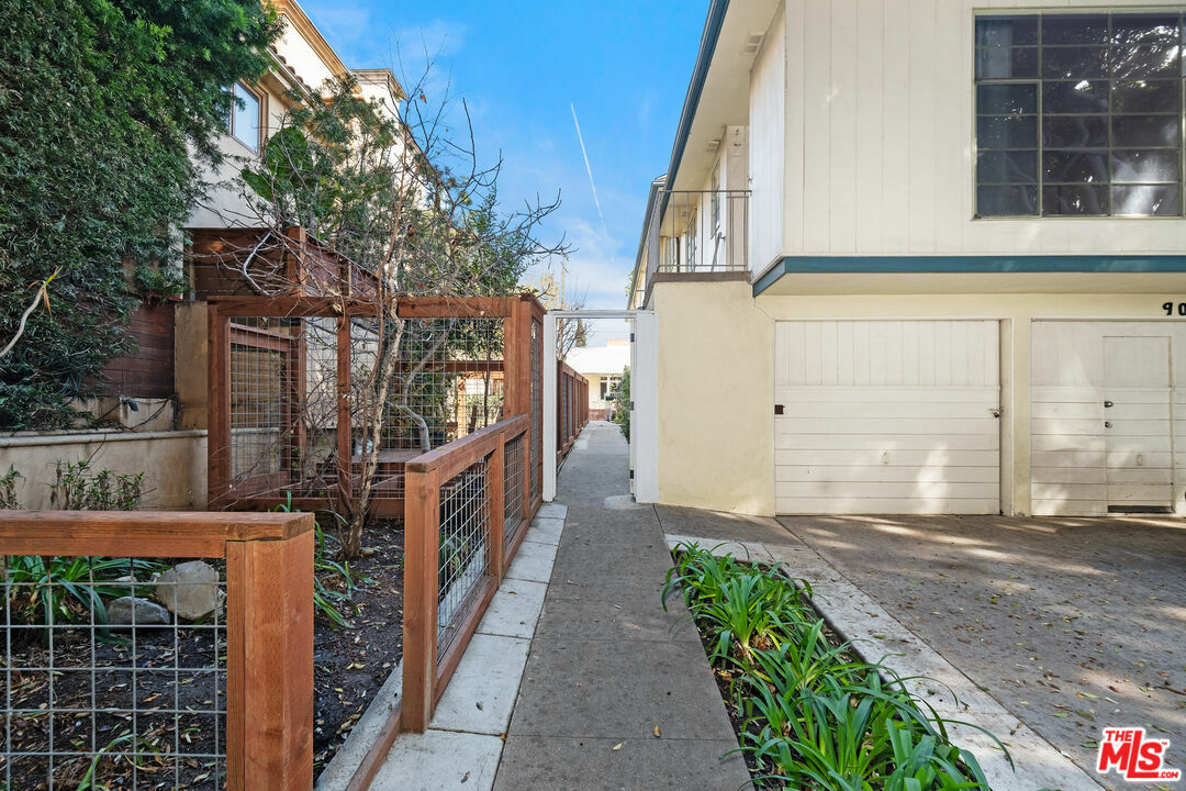 Property Photo:  907   20th St A  CA 90403 