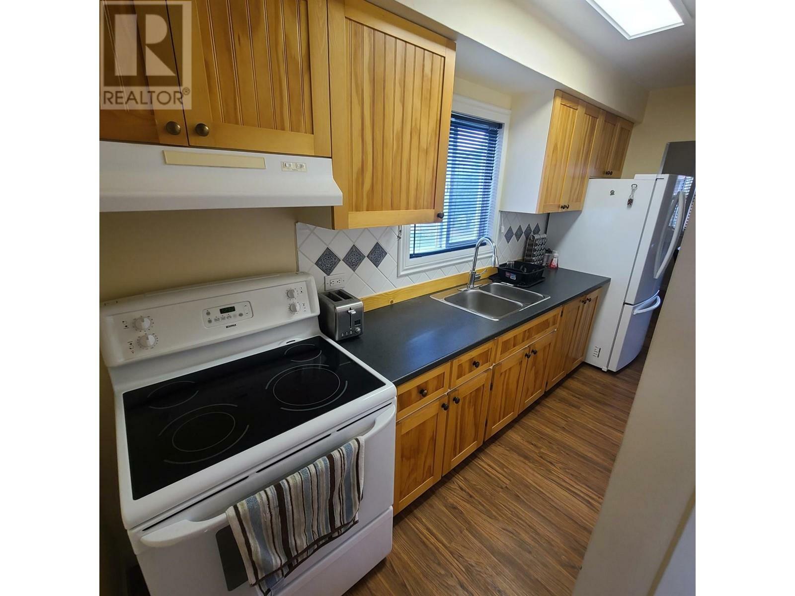 Property Photo:  350 Campbell Avenue  BC V2B 3R7 