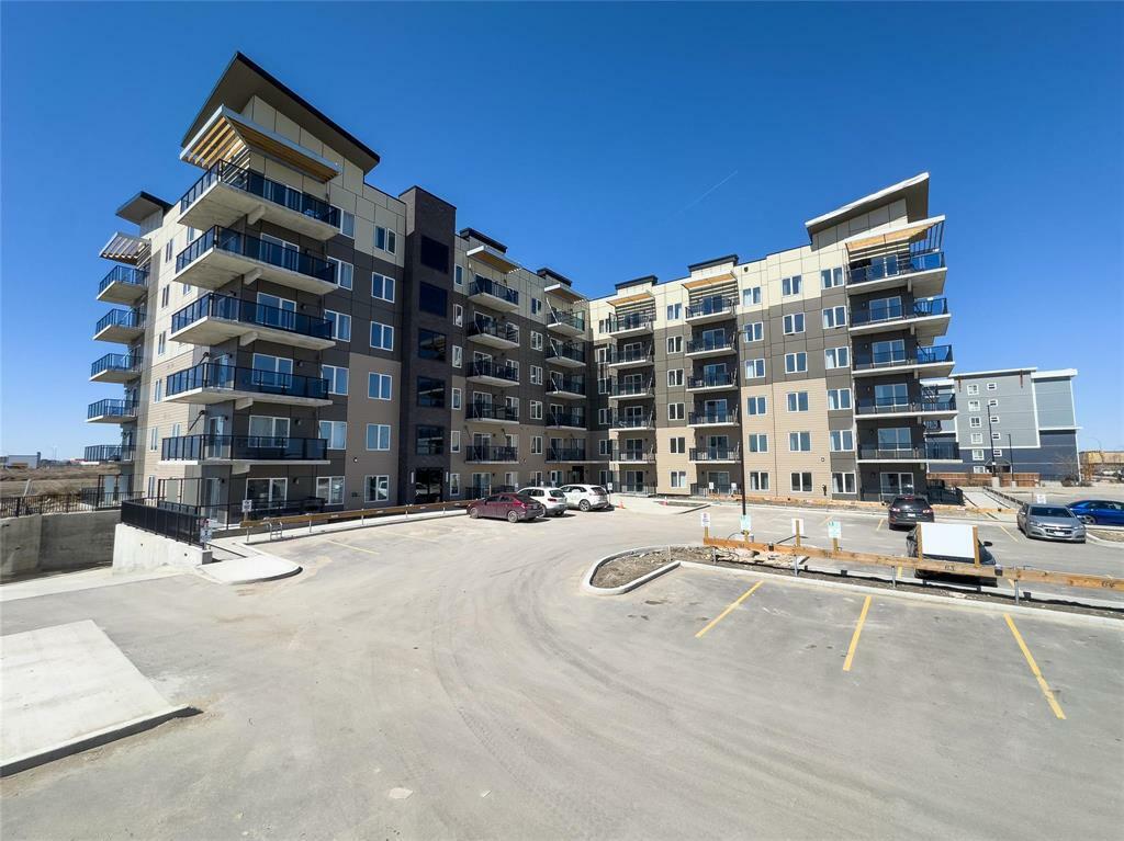 Property Photo: 635 Ballantrae Drive MB R3T 3K4