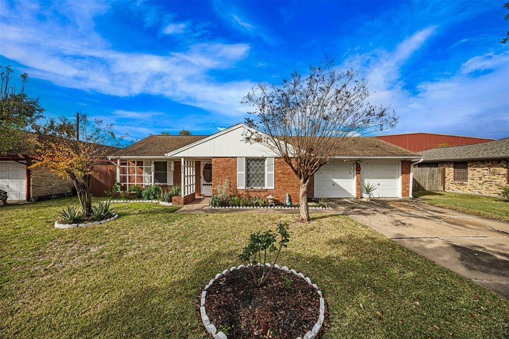 Property Photo:  8814 Glenloch Drive  TX 77061 