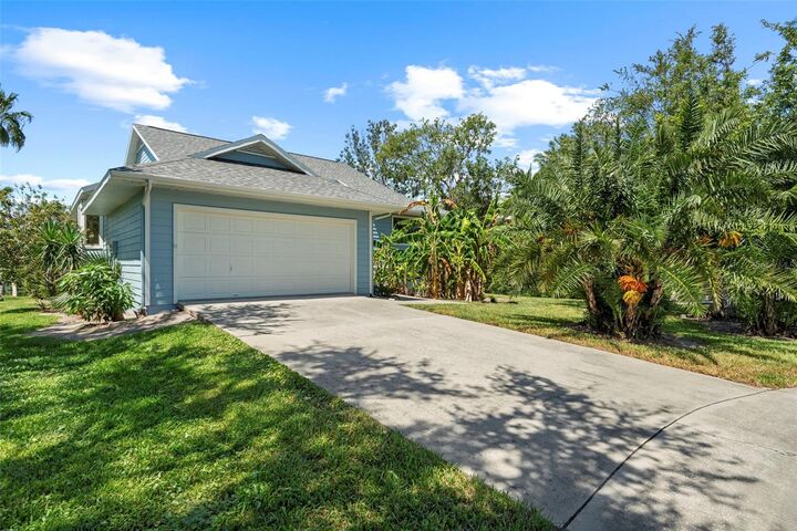 Property Photo: 1016 Teal Pointe FL 34689