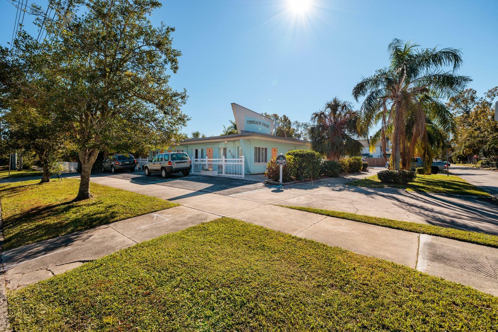 Property Photo: 206 9th Avenue NE FL 33701