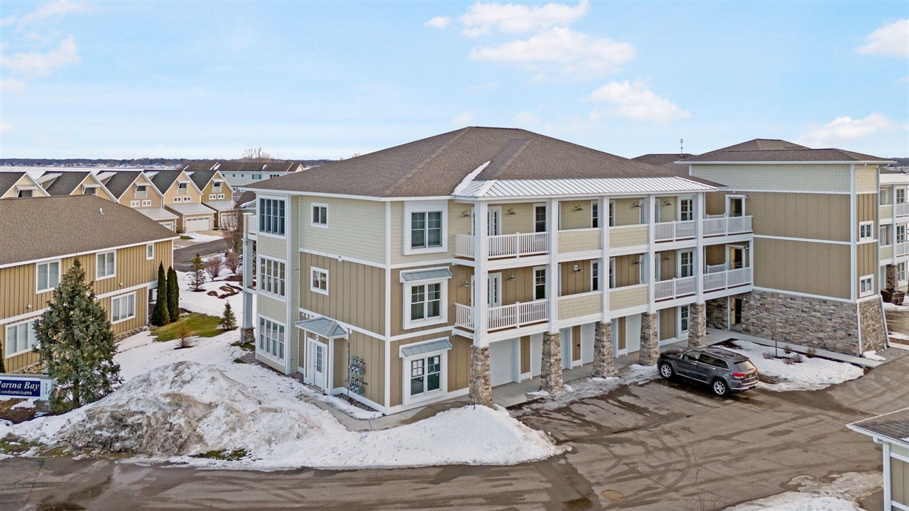 Property Photo:  930 W Savidge Street 2  MI 49456 
