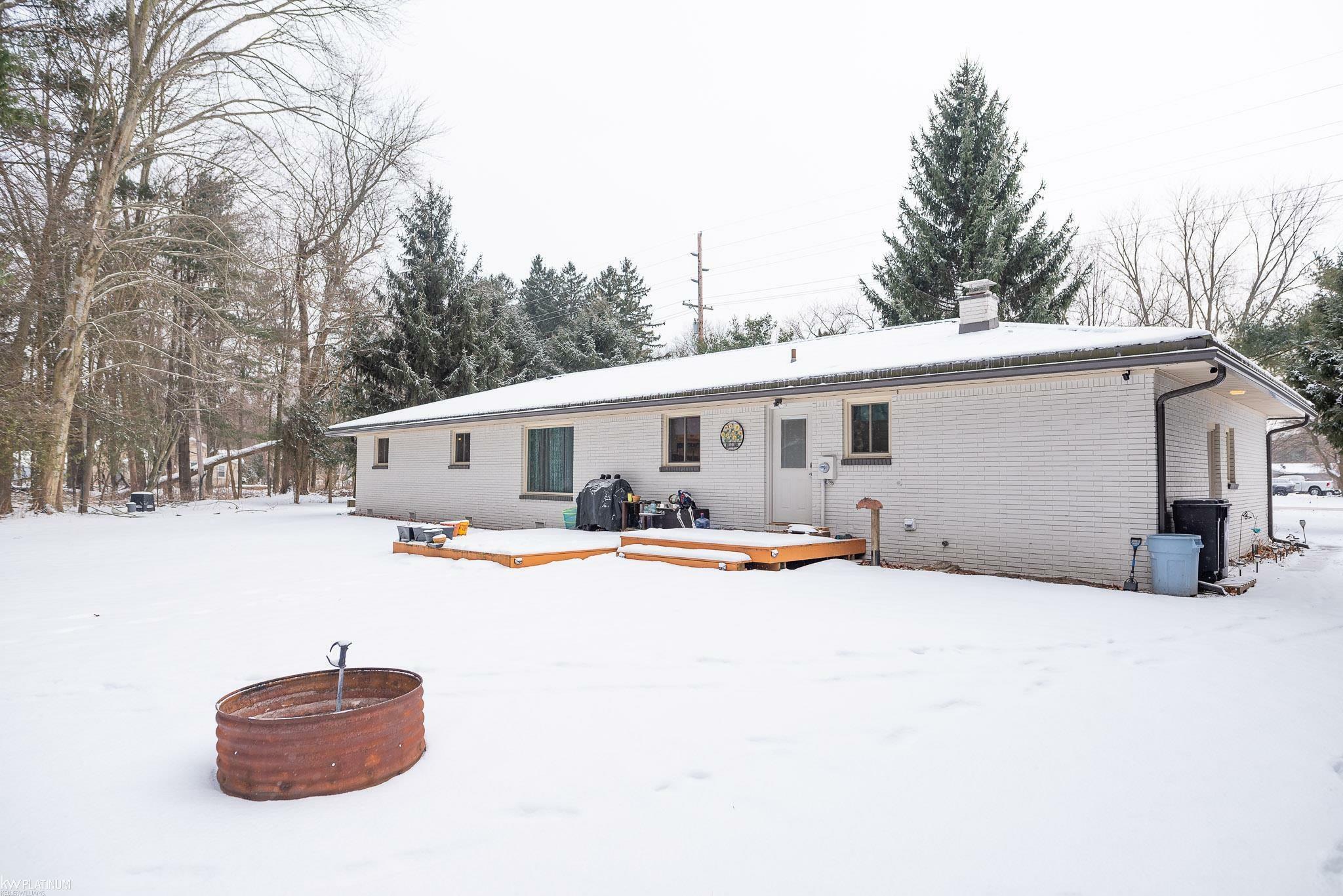 Property Photo:  4272 Parker Roads  MI 48059 