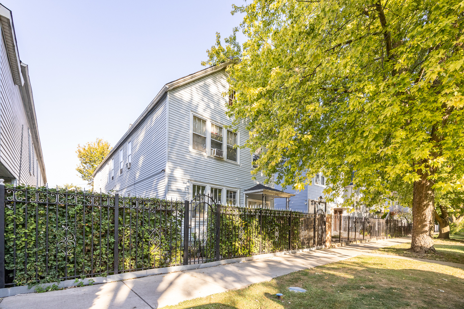 Property Photo:  4850 S Honore Street  IL 60609 