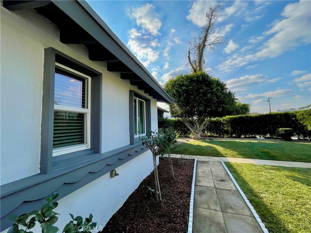 Property Photo:  14928 Burton Street  CA 91402 