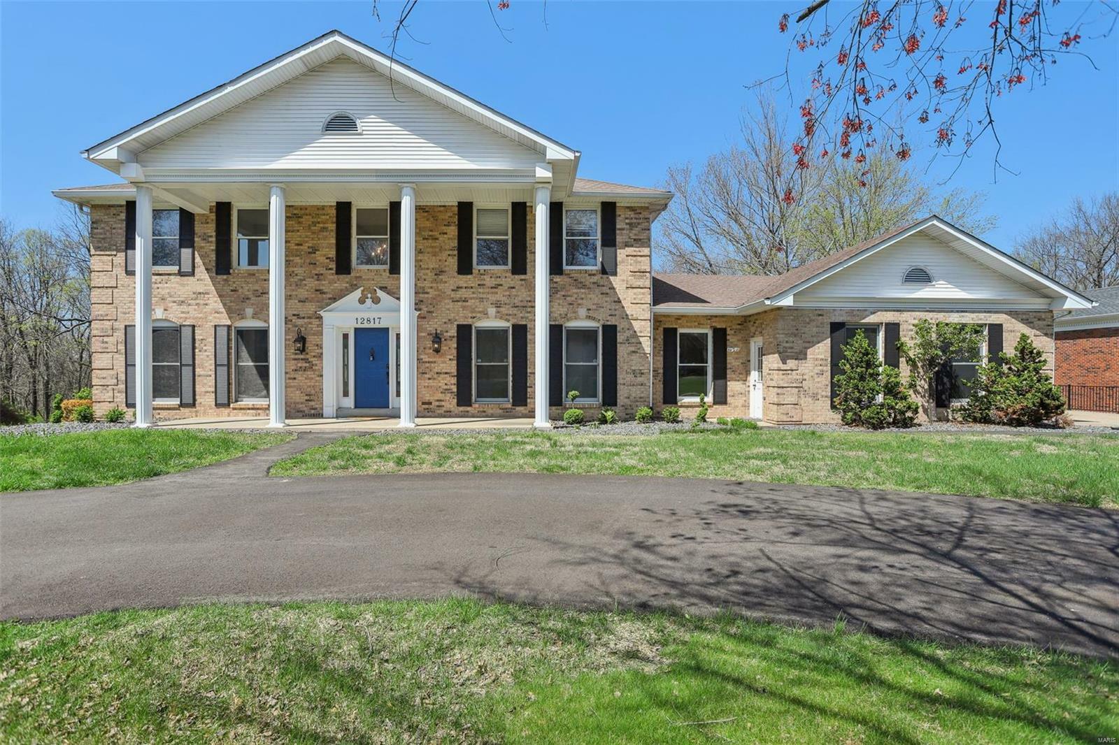 Property Photo: 12817 Pointe Dr MO 63127