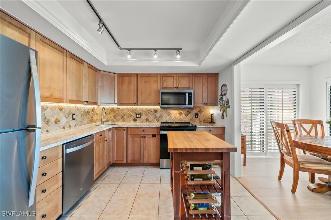Property Photo: 426 Meadowlark Lane 426B FL 34105