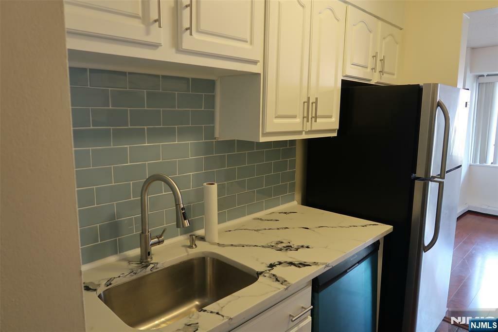 Property Photo:  150 Overlook Avenue 11H  NJ 07601 