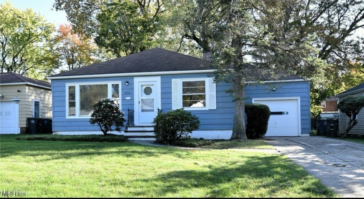 Property Photo: 4932 S Sedgewick Road OH 44124