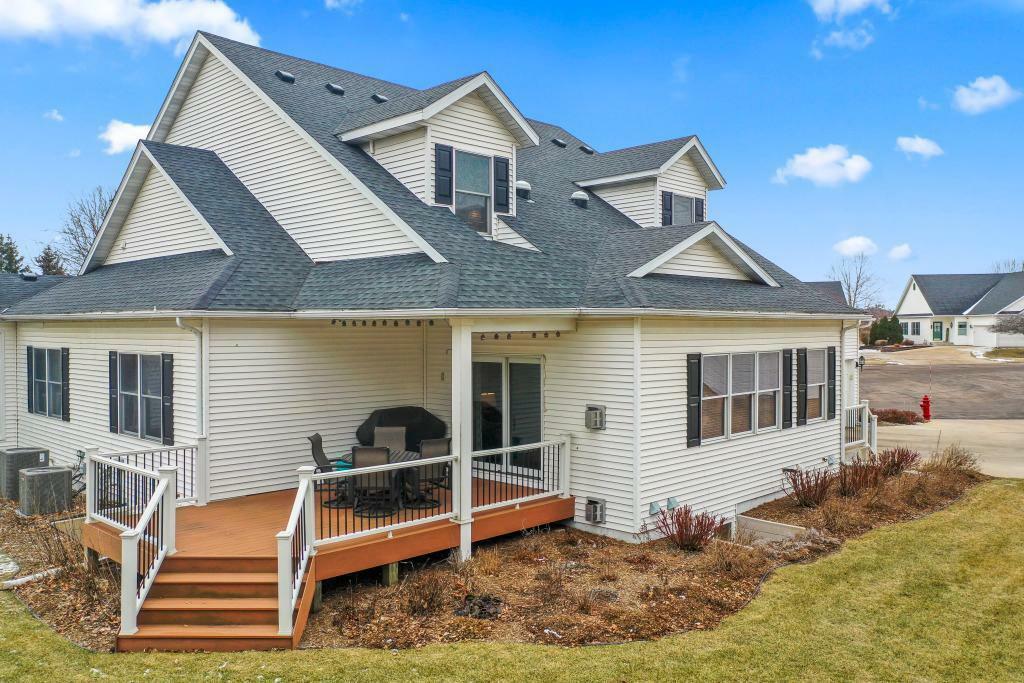 Property Photo:  909 Saint Lawrence Drive  MN 55057 