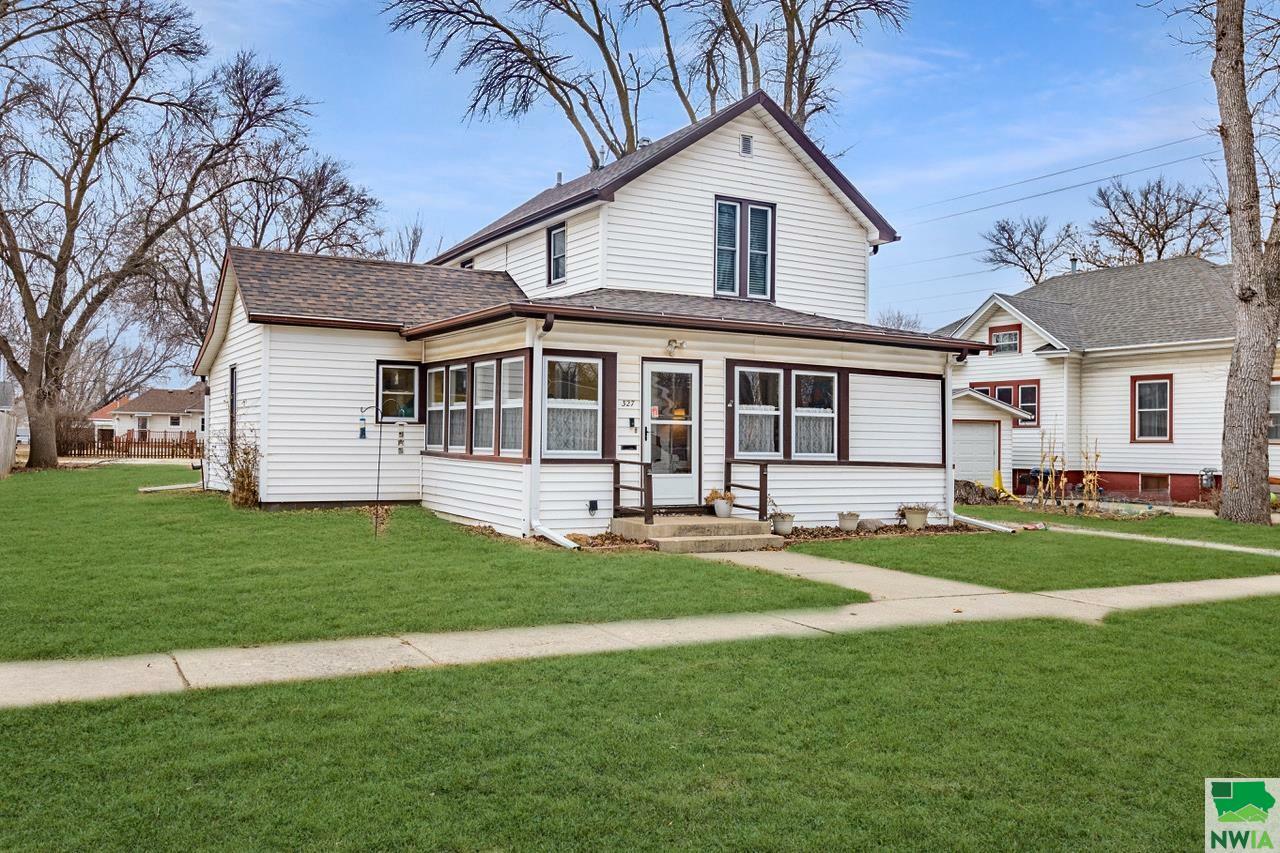 Property Photo: 327 1st Ave NW IA 51031