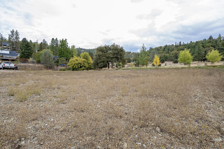 Property Photo:  904 Broadway St 503  OR 97537 