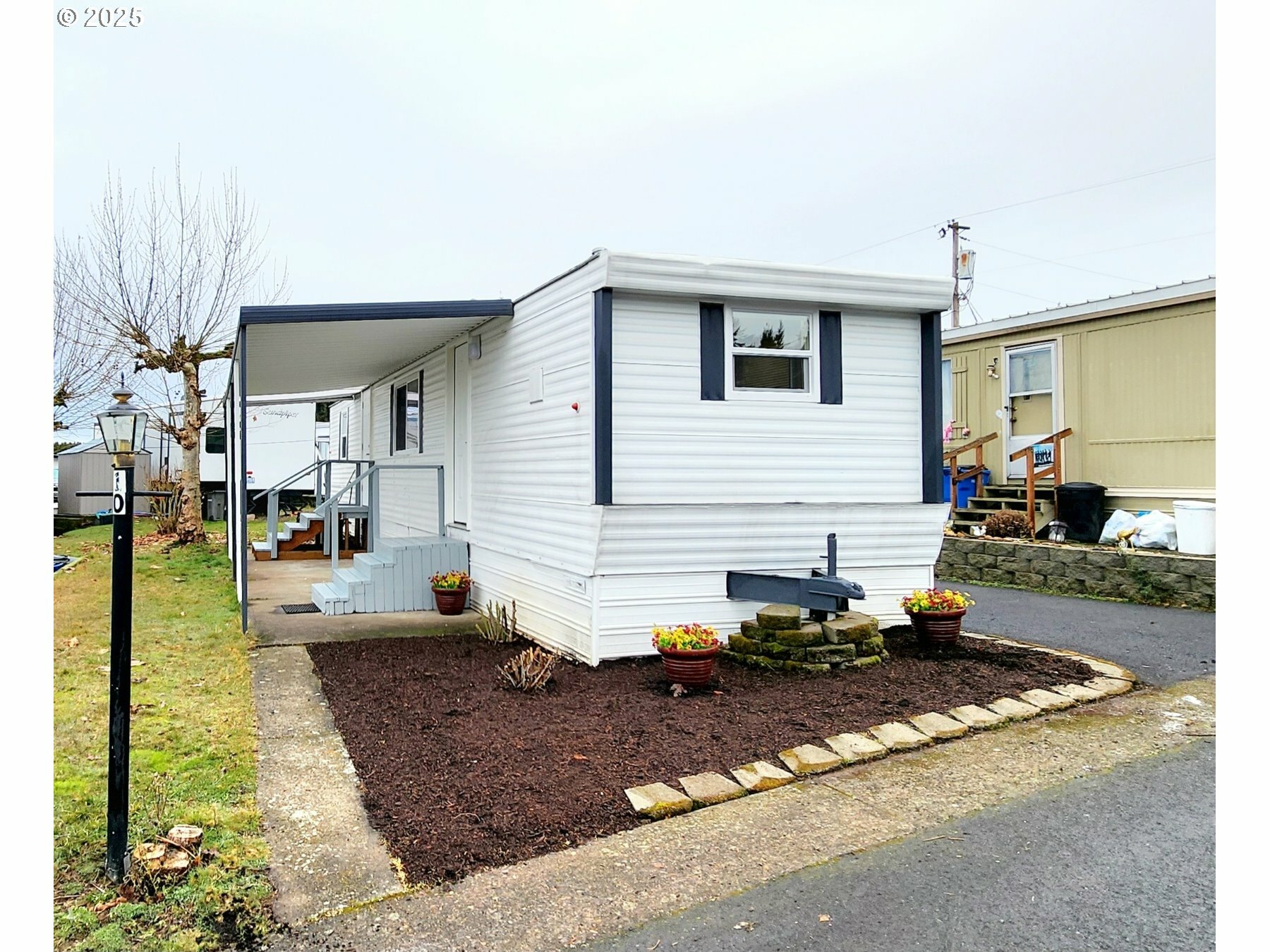 Property Photo:  1004 NE 72nd St 10  WA 98665 