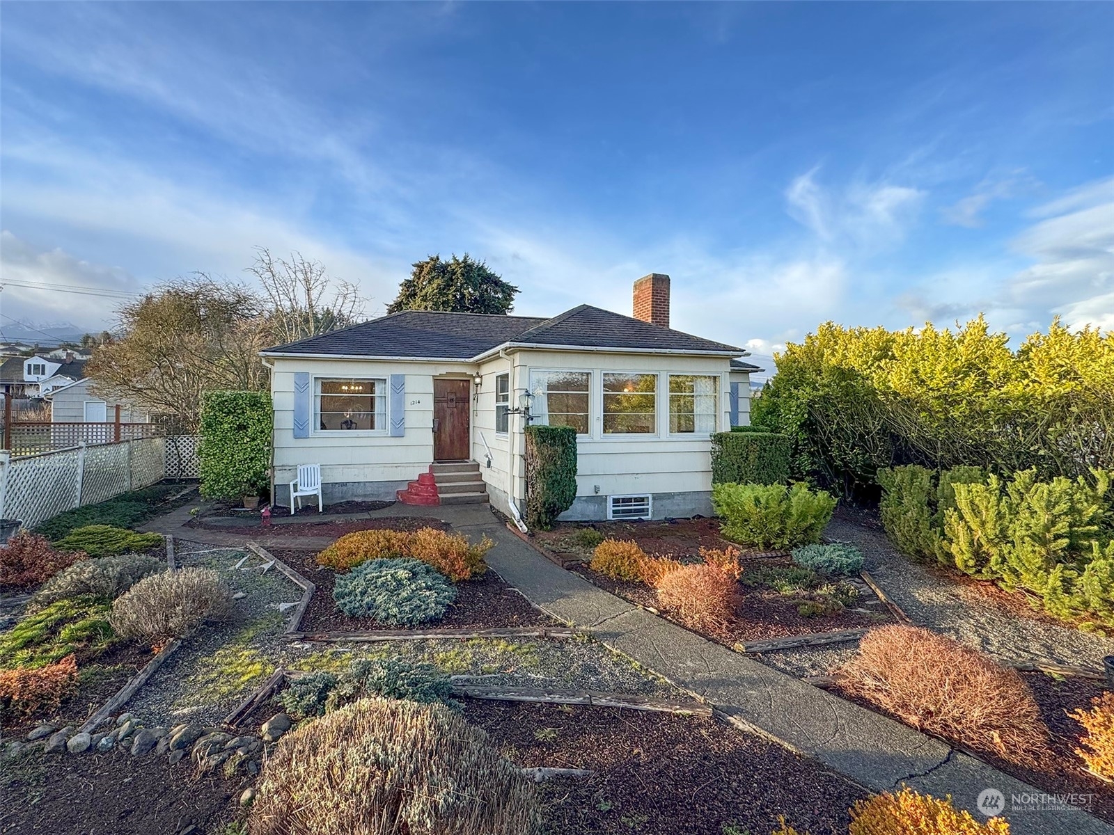 Property Photo: 1214 E 3rd Street WA 98362