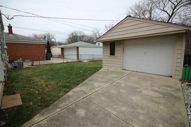 Property Photo:  2072 Goddard Road  MI 48146 