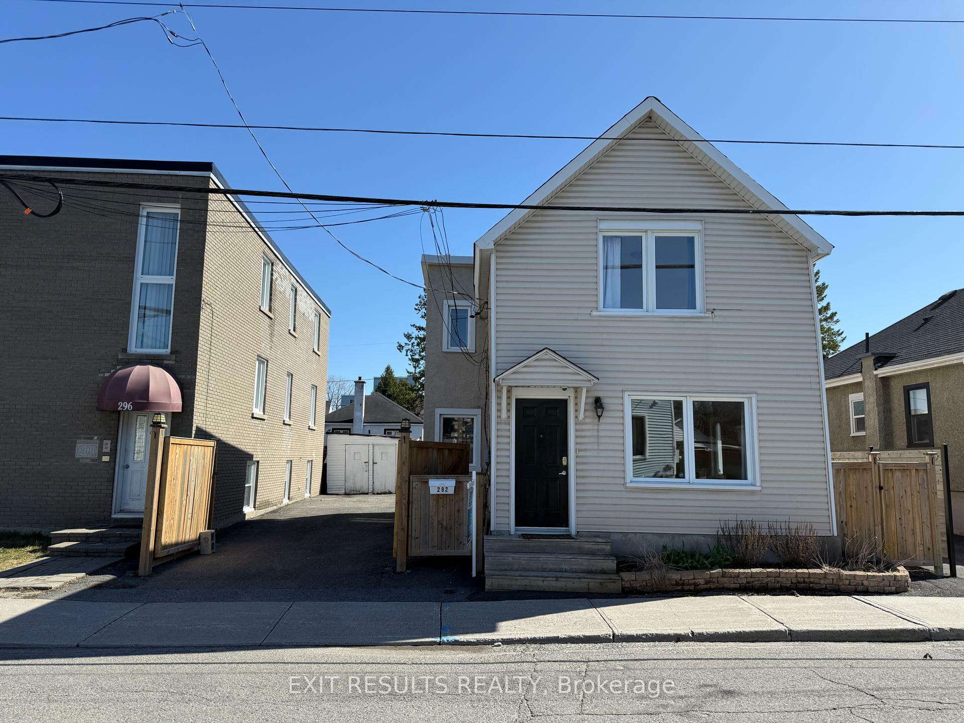 Property Photo: 292 Richelieu Avenue ON K1L 6K3