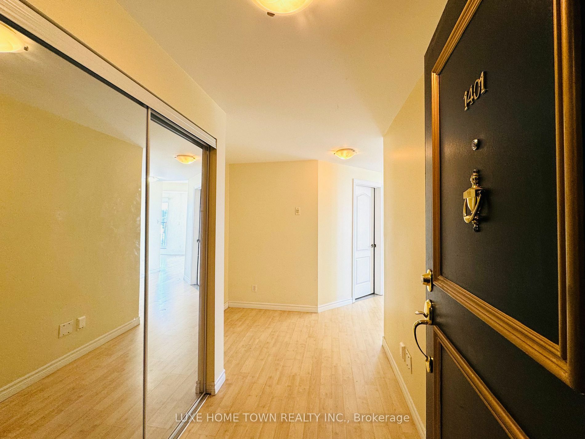 Property Photo:  135 James St S 1401  ON L8P 2Z6 