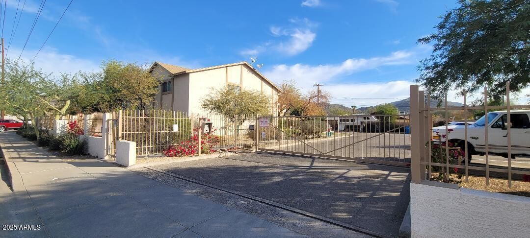 Property Photo: 10815 N 18th Avenue 2 AZ 85029