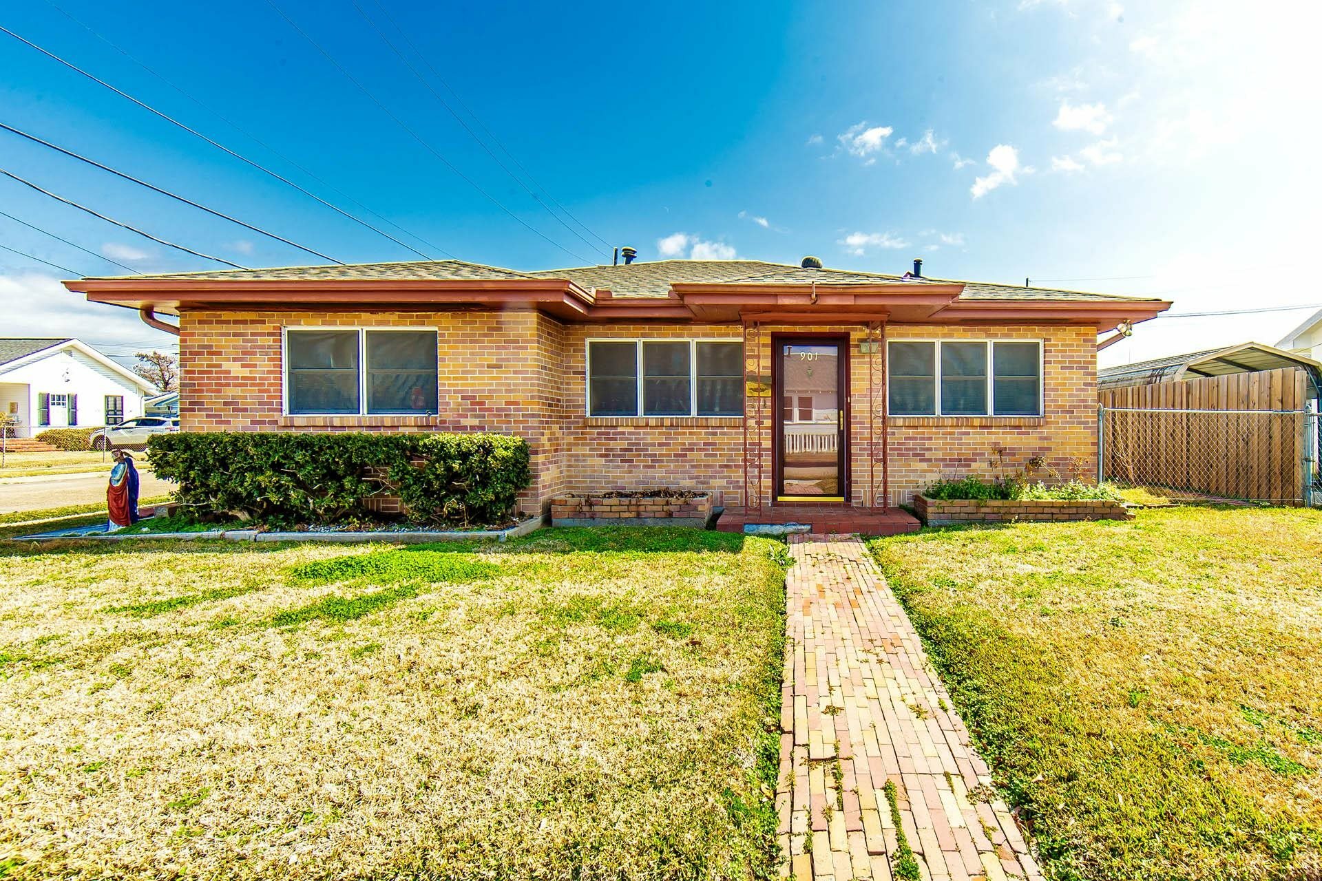 Property Photo:  901 Liberty St  LA 70360 