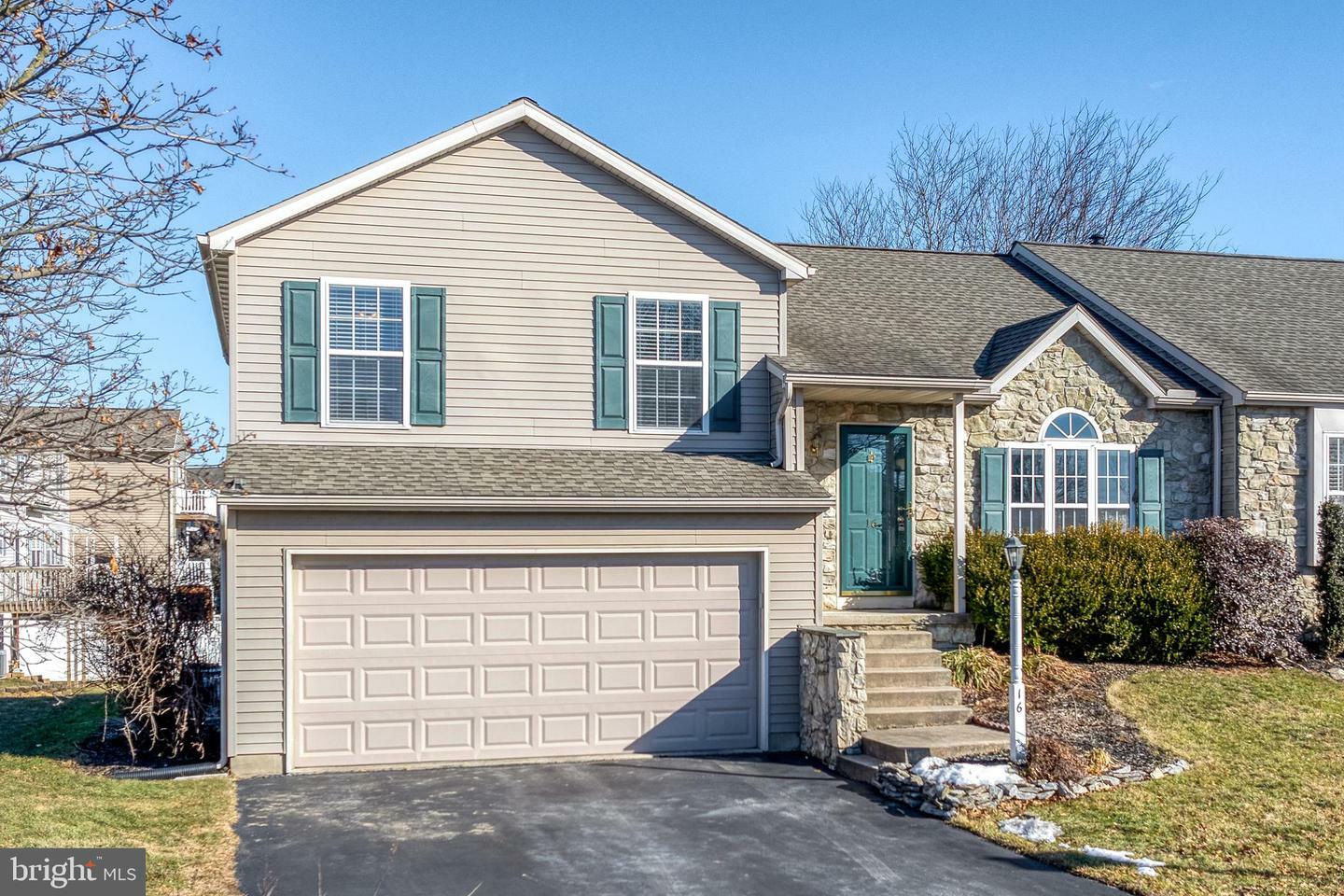 Property Photo:  16 Pebble Creek Drive  PA 17543 