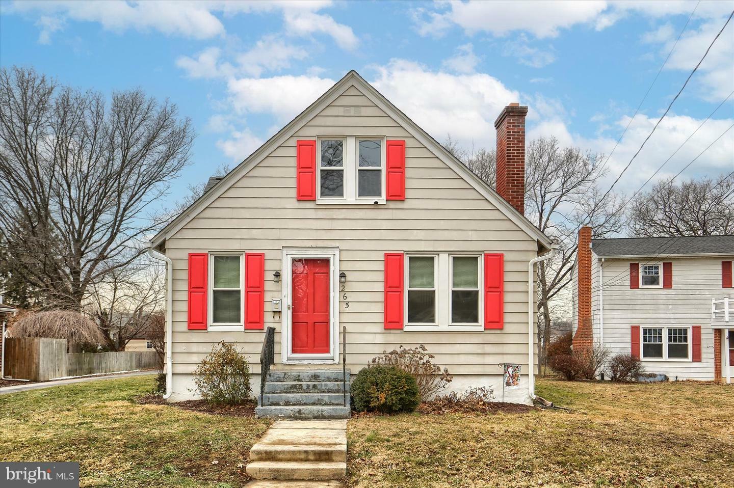 Property Photo:  265 Walton Street  PA 17043 