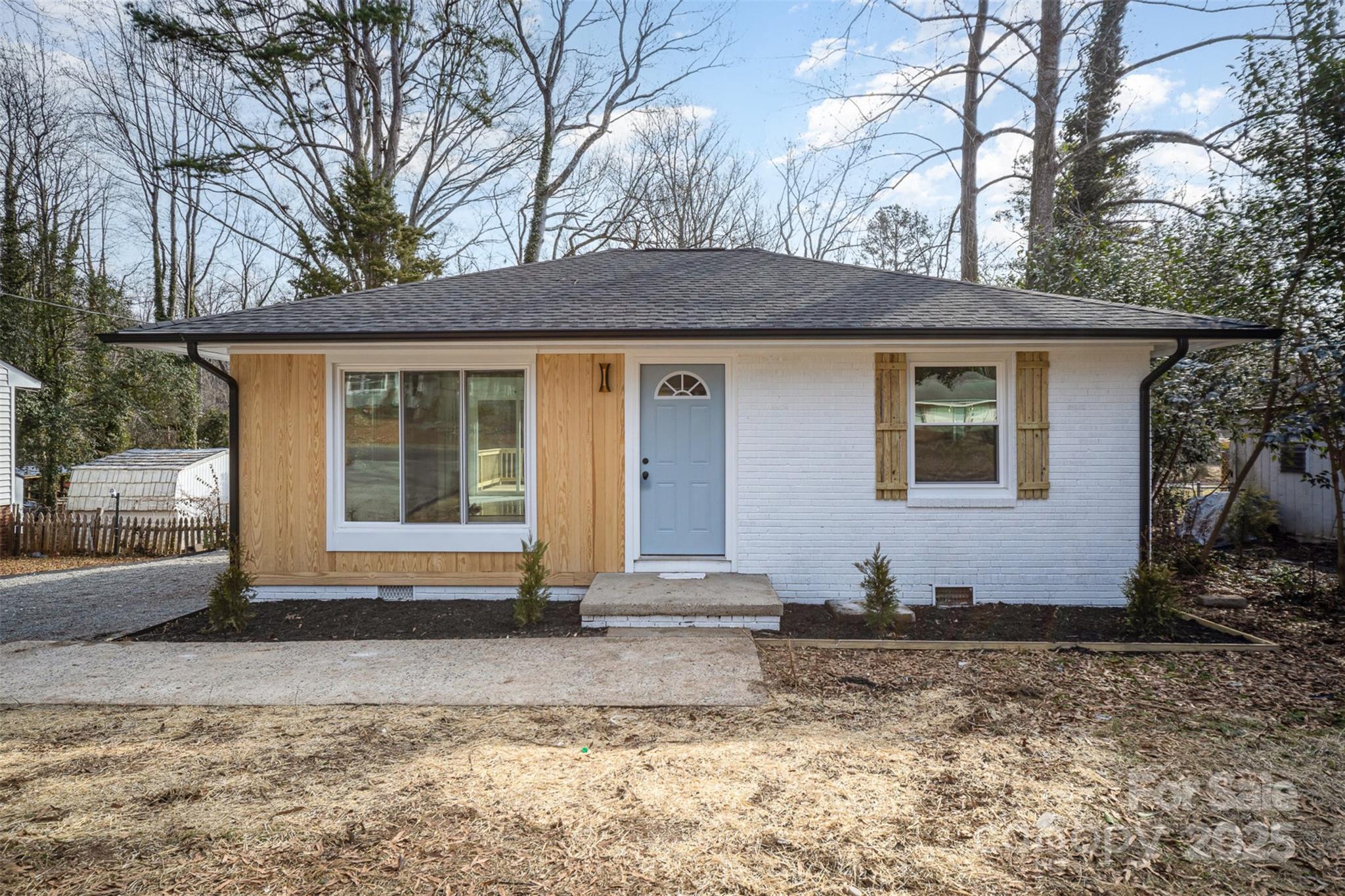 Property Photo: 2221 Finchley Drive NC 28215