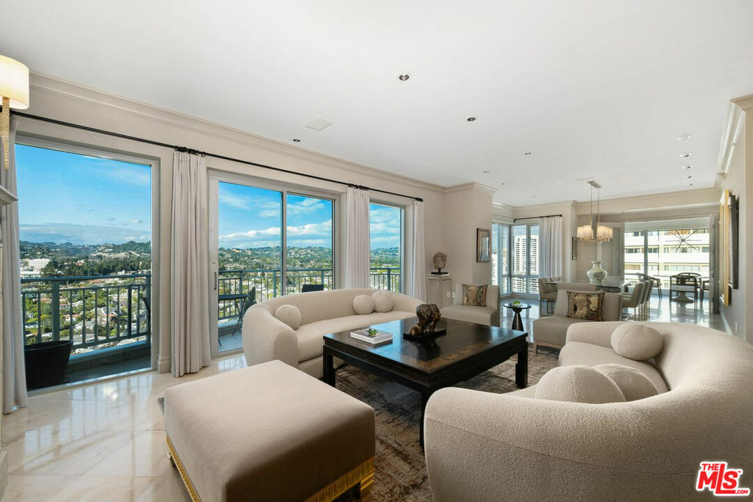 Property Photo:  10727   Wilshire Blvd 2104  CA 90024 