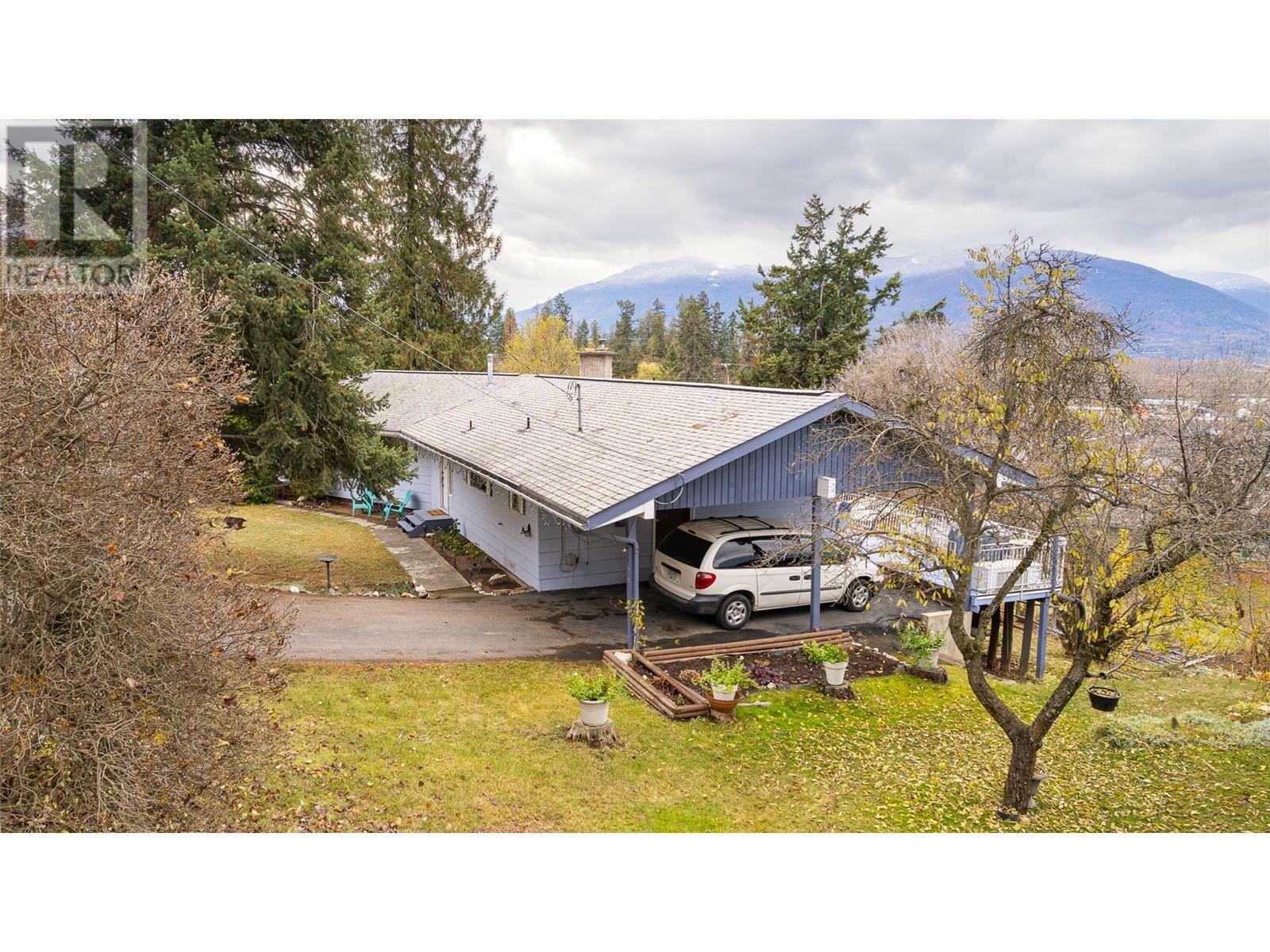 205 5th Avenue North  Creston BC V0B 1G3 photo