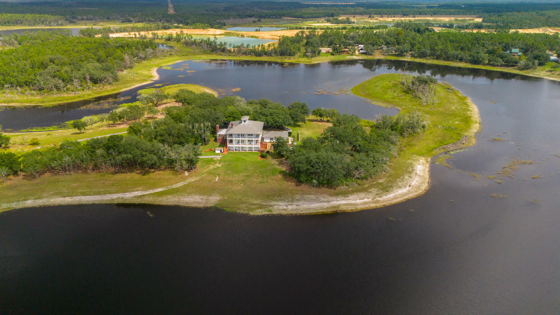 Property Photo: 15702 Fl-77 FL 32409